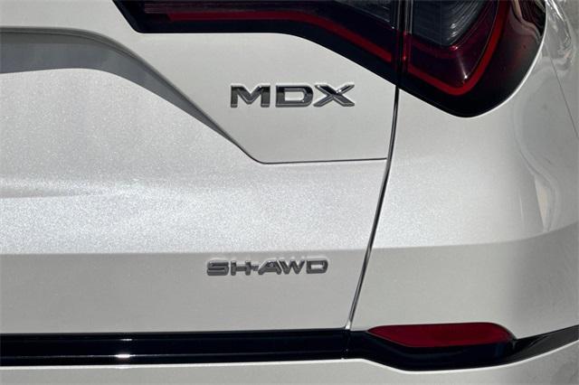 Photo of 2025 Platinum White Pearl Acura MDX