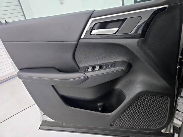 Photo of 2024 Silver Mitsubishi Outlander