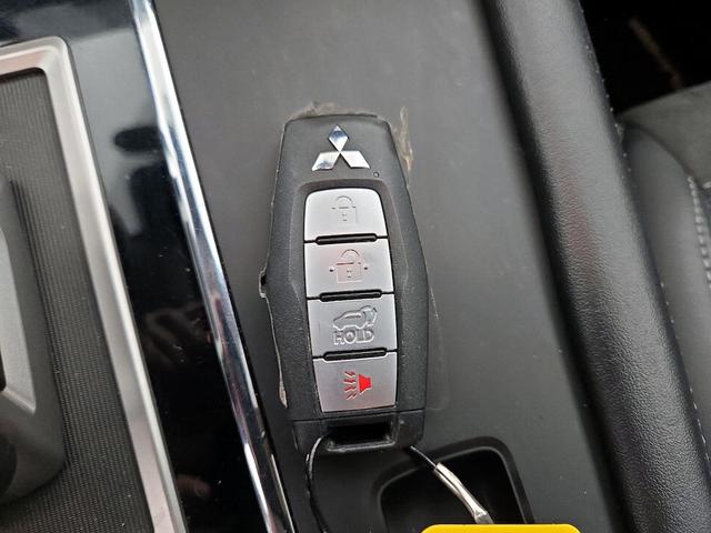 Photo of 2024 Silver Mitsubishi Outlander
