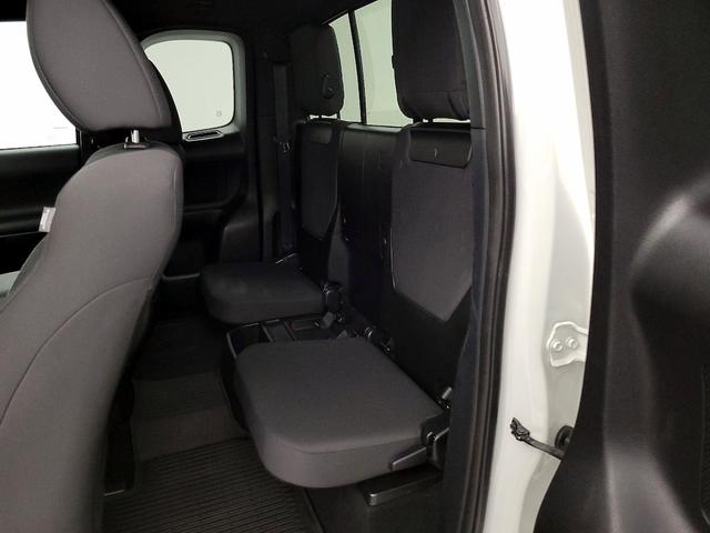 Photo of 2017 White Toyota Tacoma