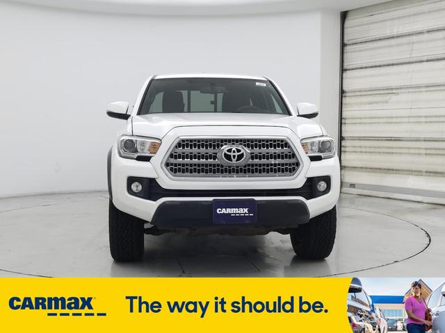 Photo of 2017 White Toyota Tacoma
