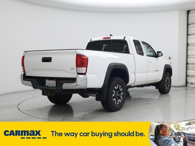 Photo of 2017 White Toyota Tacoma