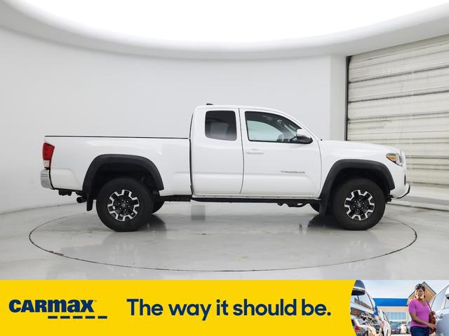 Photo of 2017 White Toyota Tacoma