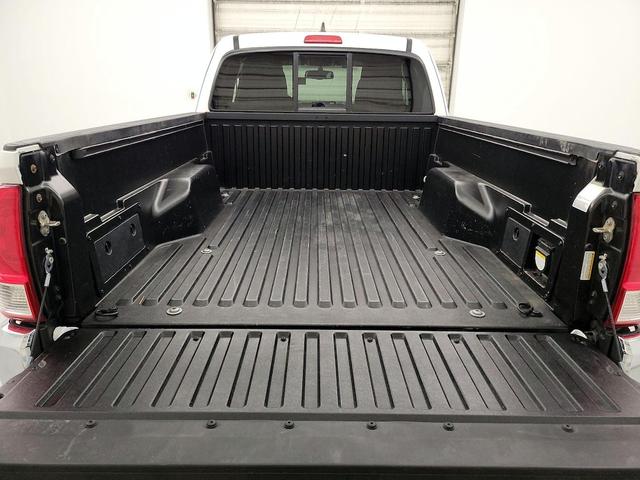 Photo of 2017 White Toyota Tacoma