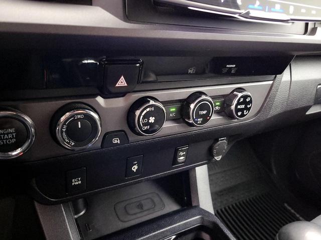 Photo of 2017 White Toyota Tacoma