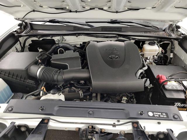 Photo of 2017 White Toyota Tacoma