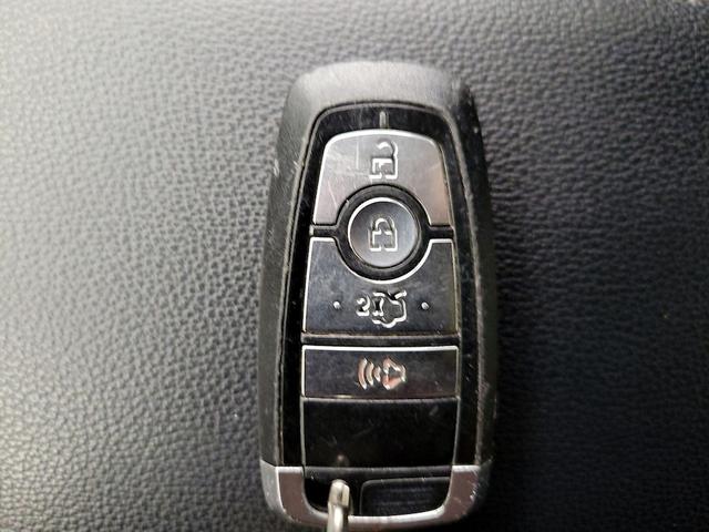 Photo of 2017 Gold Ford Fusion Hybrid
