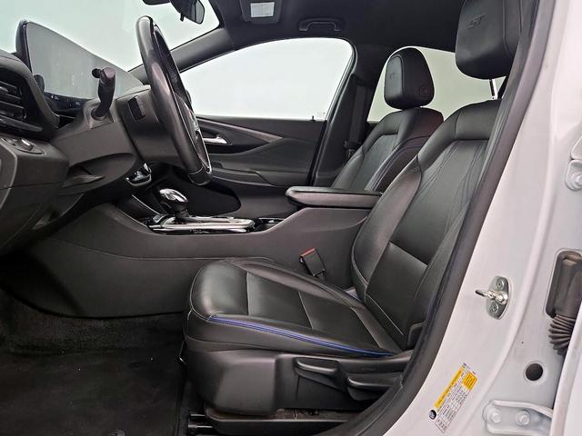Photo of 2024 White Buick Envista