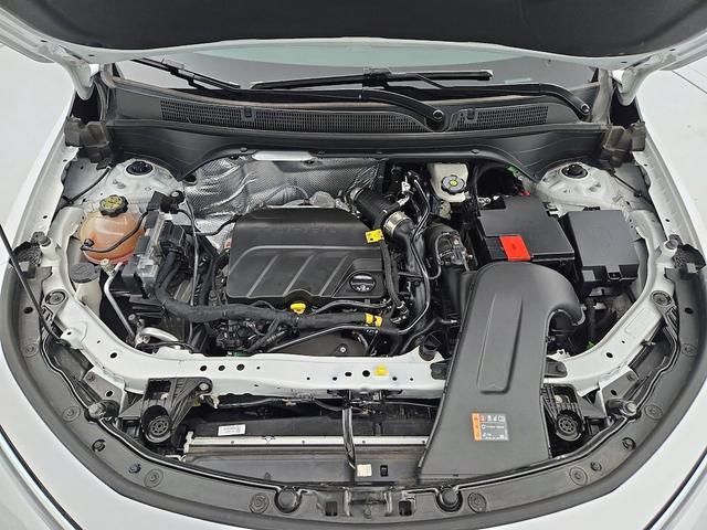 Photo of 2024 White Buick Envista