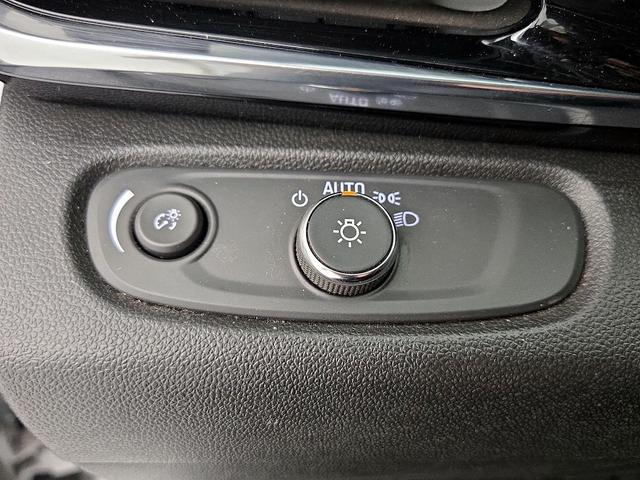 Photo of 2024 White Buick Envista