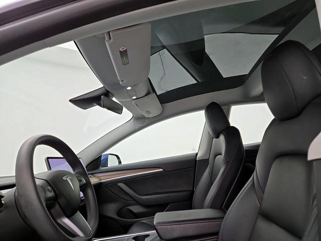 Photo of 2022 Blue Tesla Model 3
