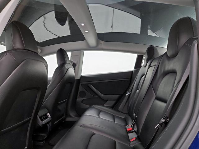 Photo of 2022 Blue Tesla Model 3
