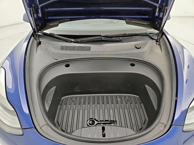 Photo of 2022 Blue Tesla Model 3