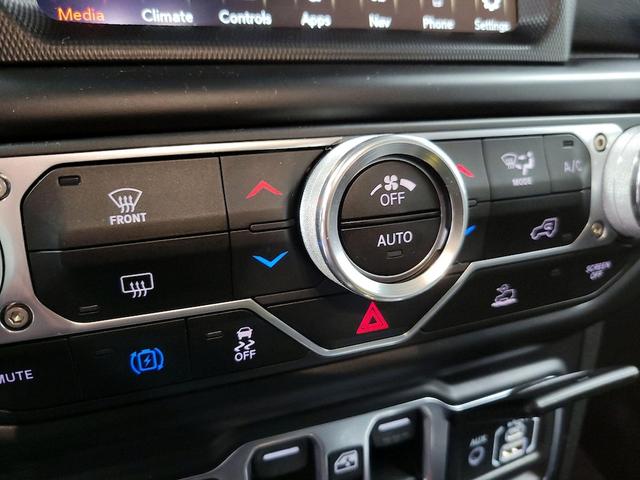 Photo of 2022 Black Jeep Wrangler Unlimited 4xe