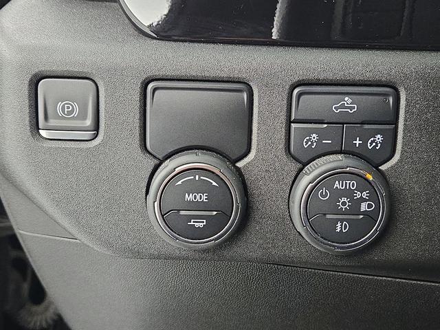 Photo of 2022 Black Chevrolet Silverado 1500