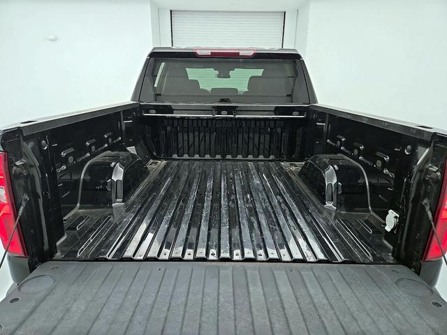 Photo of 2022 Black Chevrolet Silverado 1500