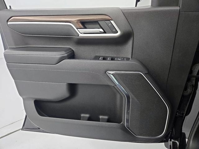Photo of 2022 Black Chevrolet Silverado 1500