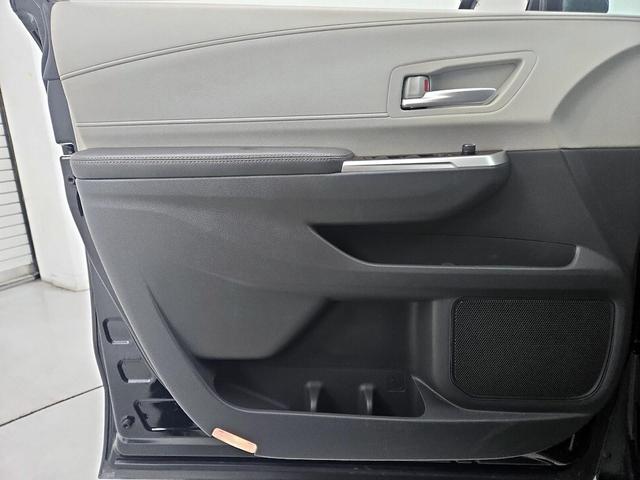 Photo of 2022 Black Toyota Sienna