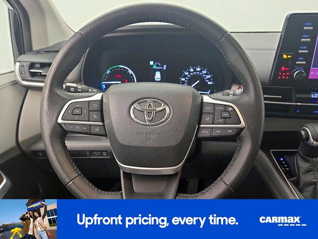 Photo of 2022 Black Toyota Sienna