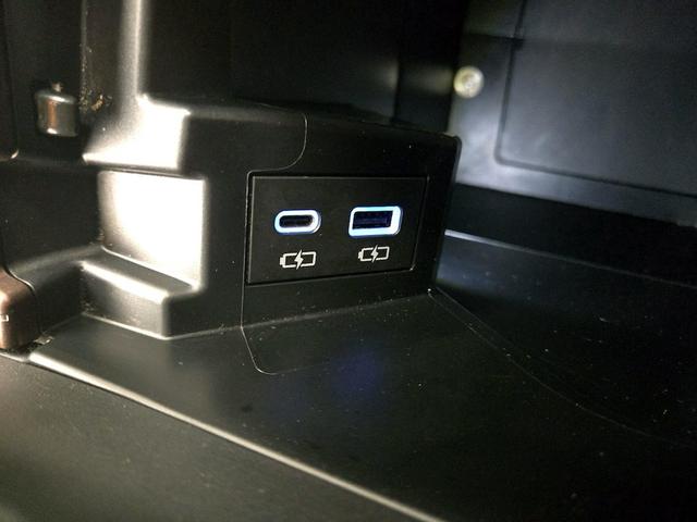 Photo of 2022 Black Toyota Sienna