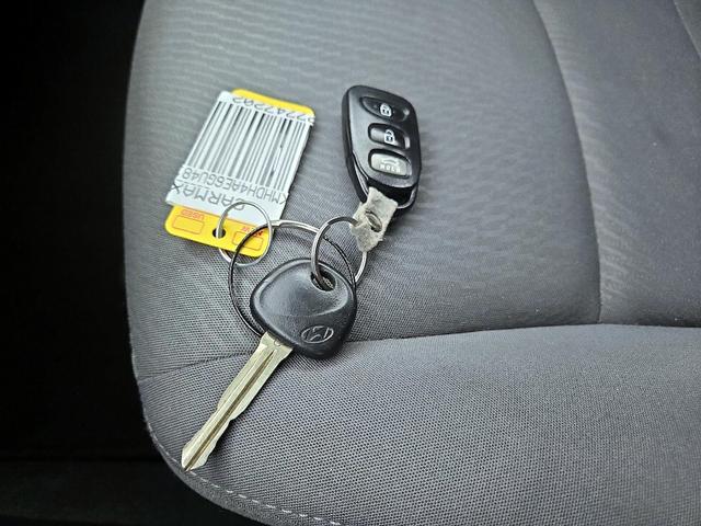 Photo of 2016 Blue Hyundai ELANTRA