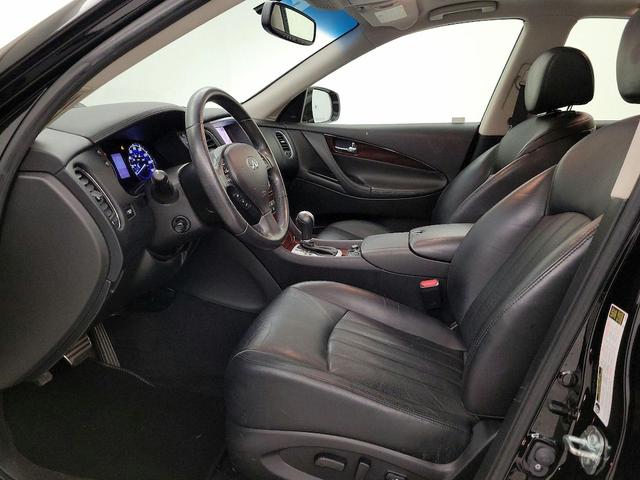 Photo of 2016 Black INFINITI QX50