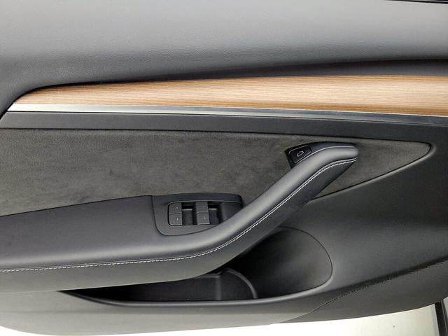 Photo of 2022 Gray Tesla Model 3