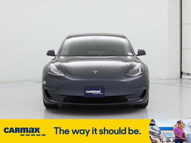 Photo of 2022 Gray Tesla Model 3