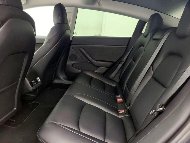 Photo of 2022 Gray Tesla Model 3