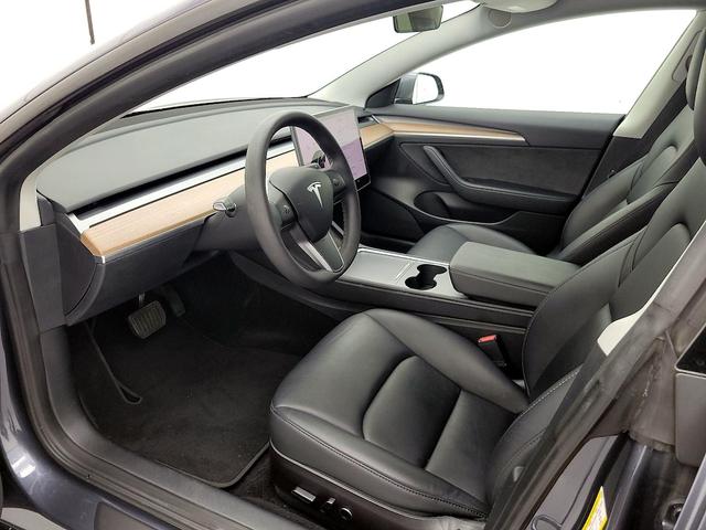 Photo of 2022 Gray Tesla Model 3