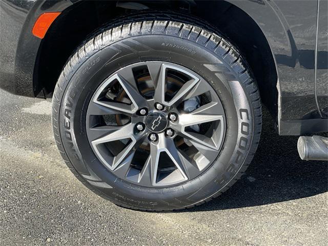 Photo of 2023 Black Chevrolet Suburban