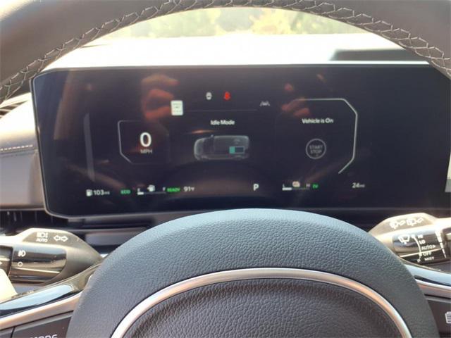 Photo of 2026 Snow White Pearl Kia Carnival Hybrid