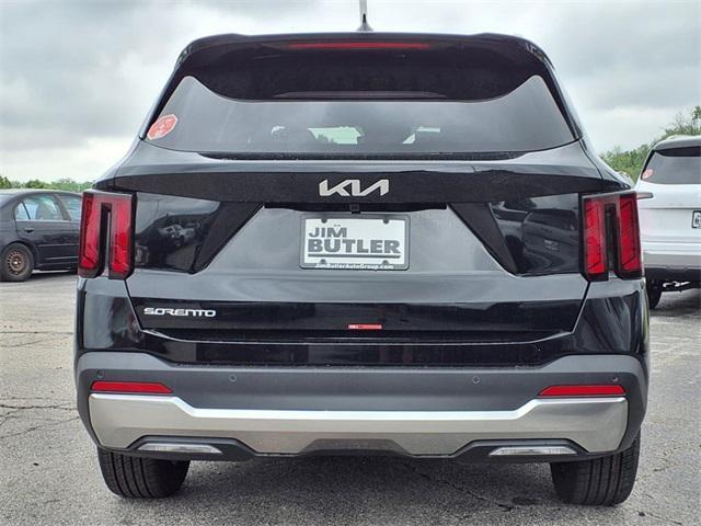 Photo of 2025 Ebony Black Kia Sorento