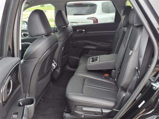 Photo of 2025 Ebony Black Kia Sorento