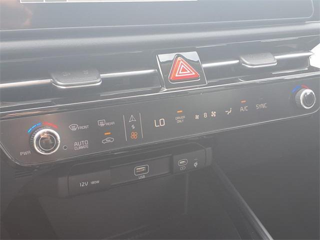 Photo of 2025 Aurora Black Pearl Kia Niro