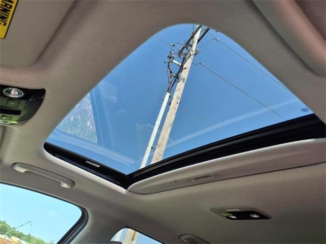 Photo of 2025 Snow White Pearl Kia Niro EV