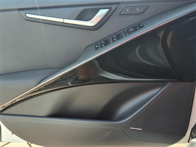 Photo of 2025 Snow White Pearl Kia Niro EV