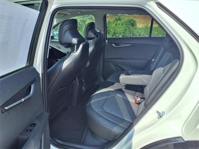Photo of 2025 Snow White Pearl Kia Niro EV