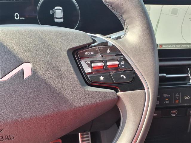 Photo of 2025 Snow White Pearl Kia Niro EV