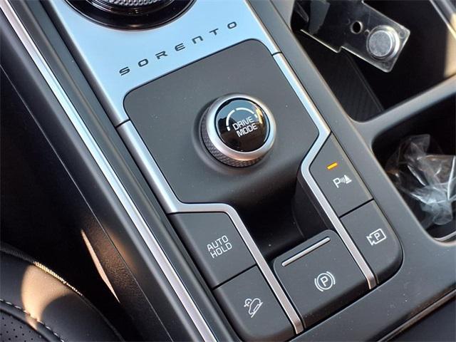 Photo of 2025 Silky Silver Kia Sorento Hybrid