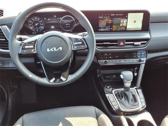 Photo of 2026 Snow White Pearl Kia Seltos