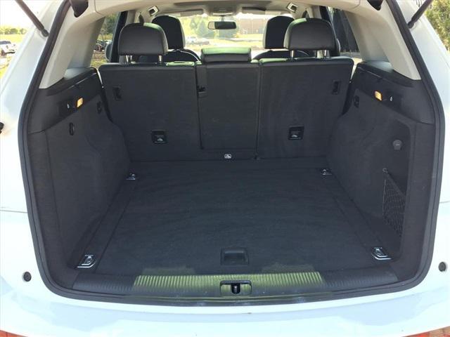 Photo of 2017 Glacier White Metallic Audi Q5
