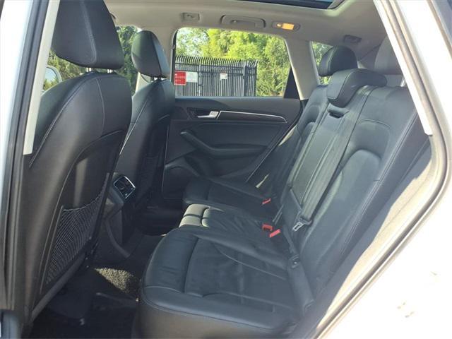 Photo of 2017 Glacier White Metallic Audi Q5