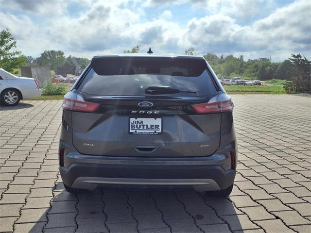 Photo of 2024 Gray Metallic Ford Edge