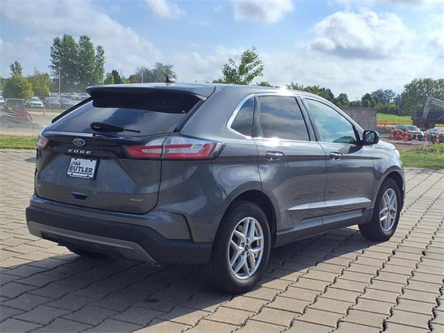 Photo of 2024 Gray Metallic Ford Edge