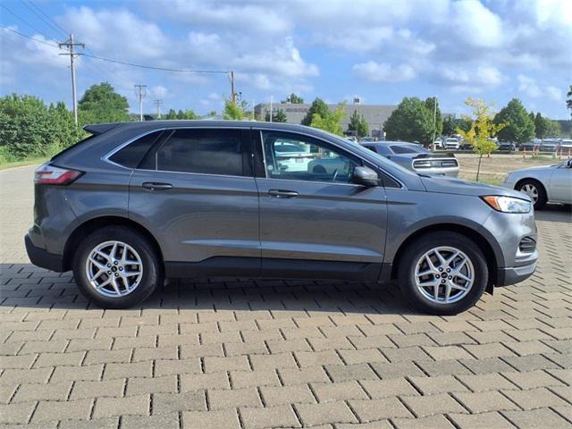 Photo of 2024 Gray Metallic Ford Edge