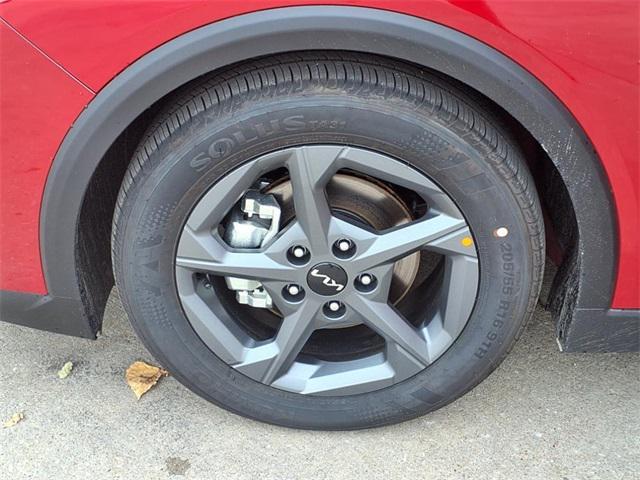 Photo of 2025 Currant Red Kia K4