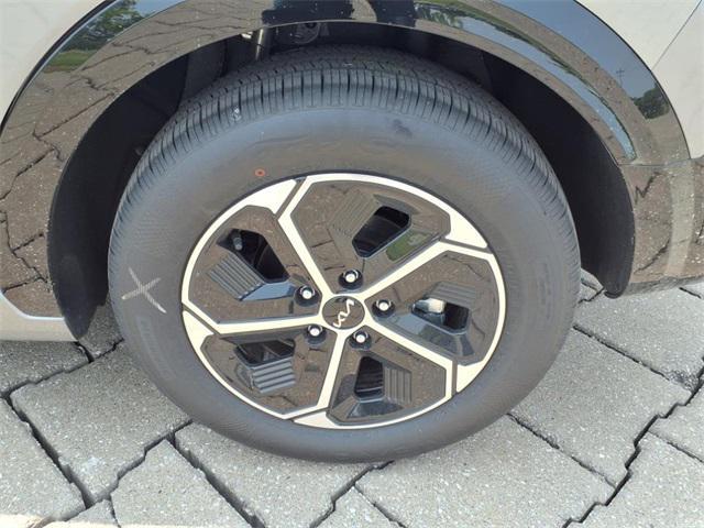 Photo of 2025 Steel Gray Kia Niro