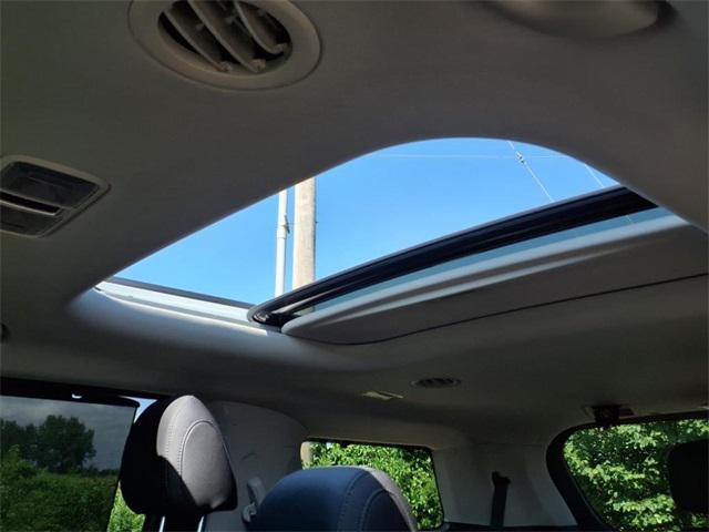 Photo of 2026 Snow White Pearl Kia Carnival