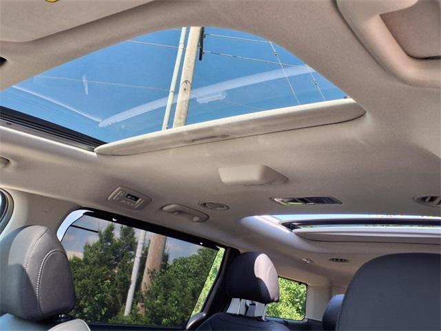 Photo of 2026 Snow White Pearl Kia Carnival